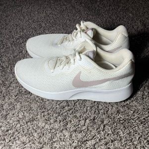 Nike Tennis Shoes